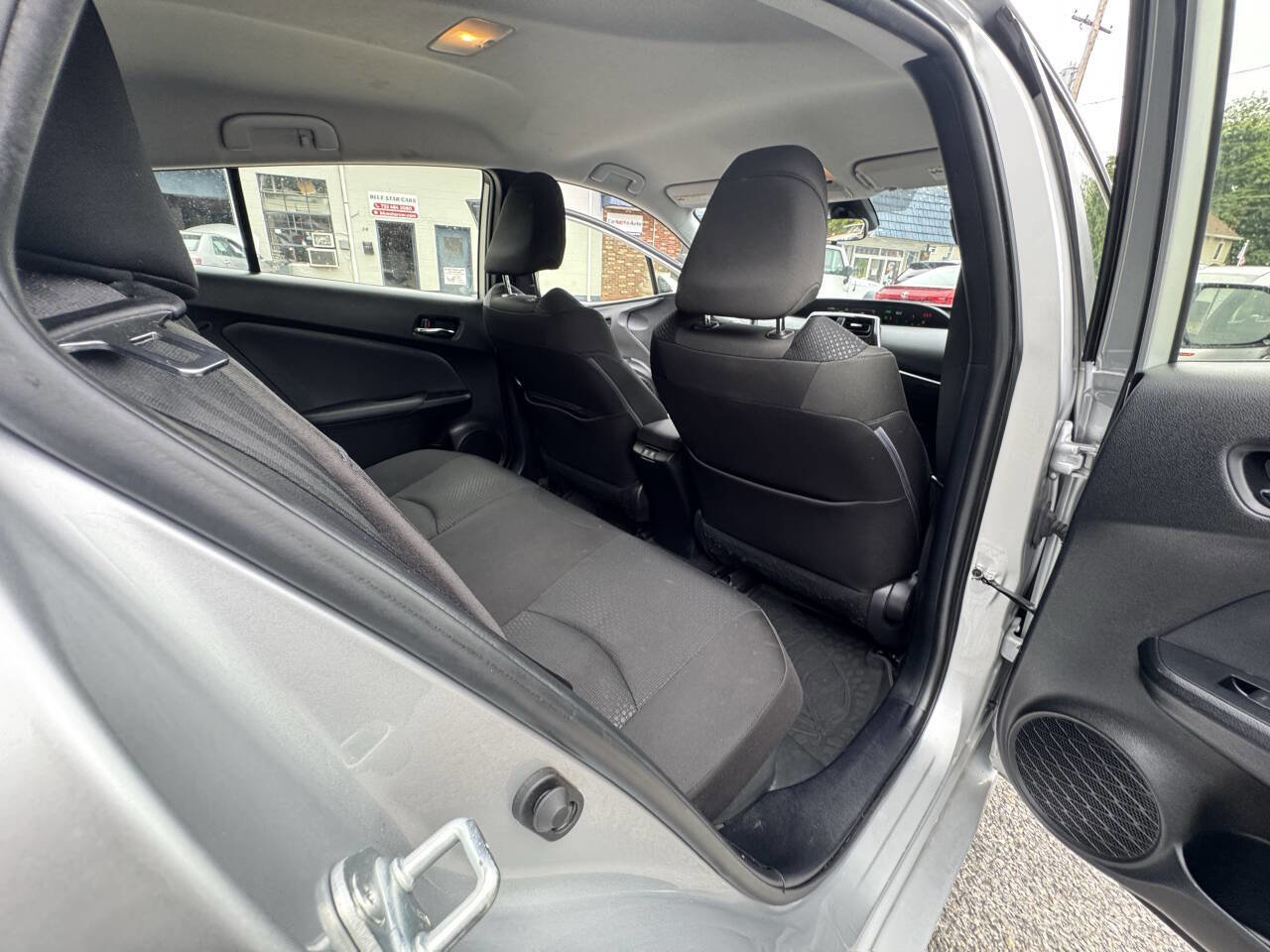 Used 2019 Toyota Prius LE AWD/4WD image 64