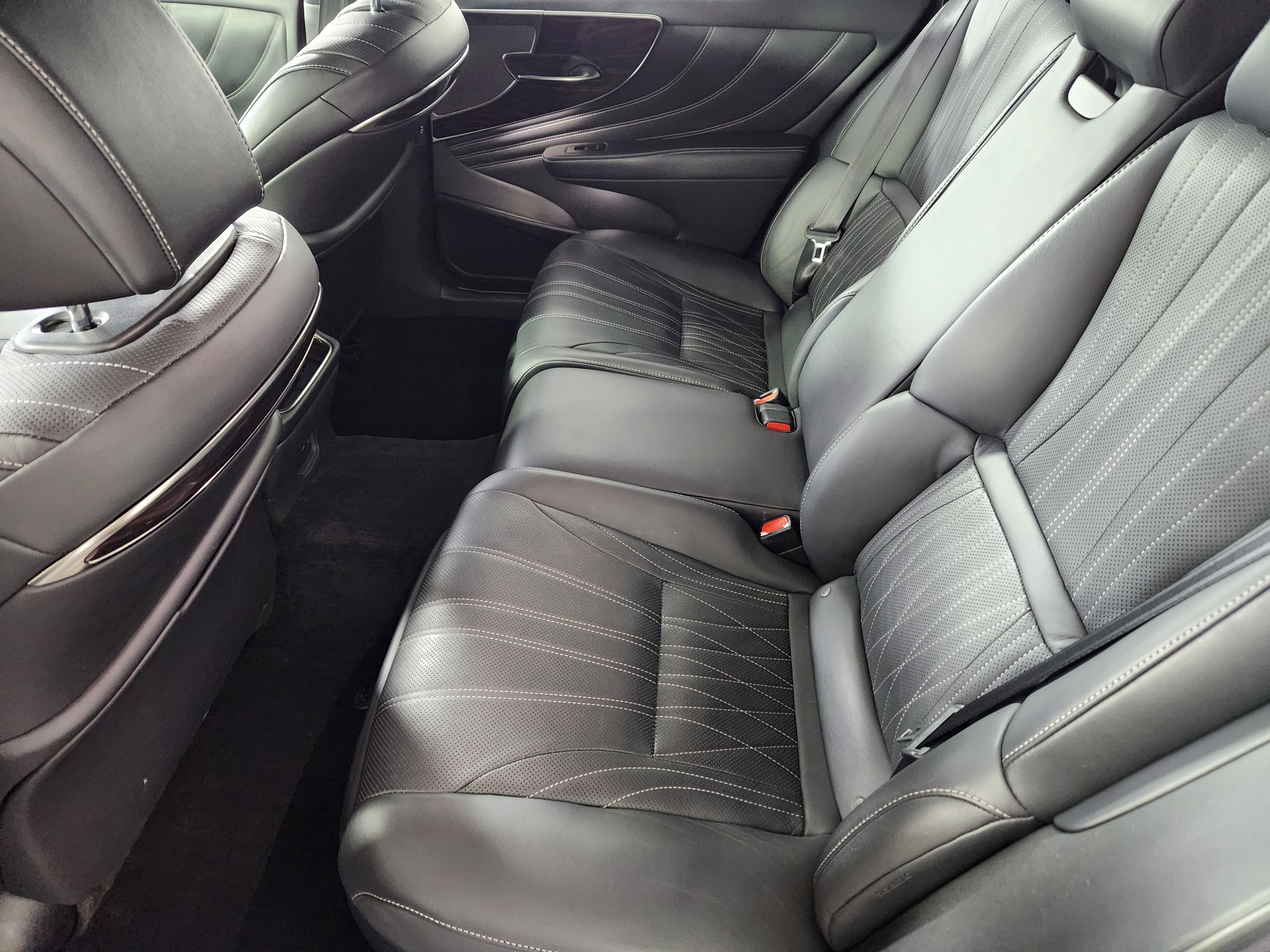 Used 2018 Lexus LS 500 LS 500 w/ Executive Package image 13