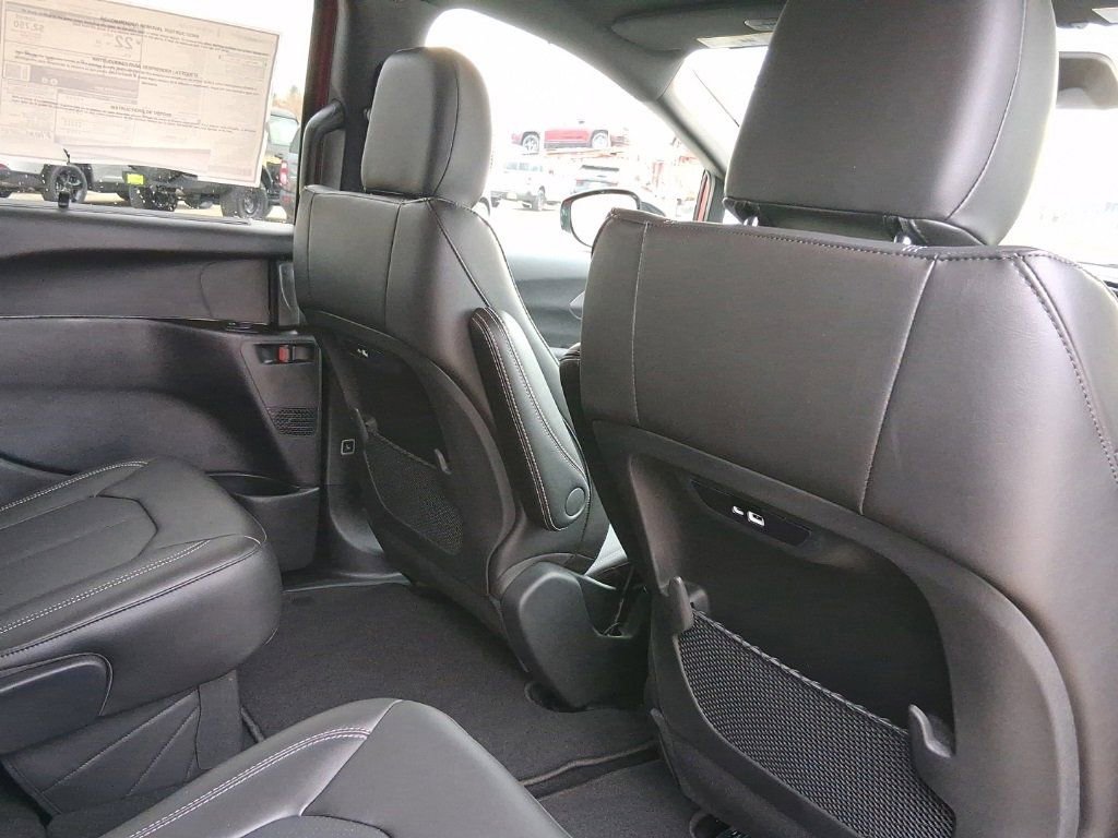 New 2026 Chrysler Pacifica Select image 23