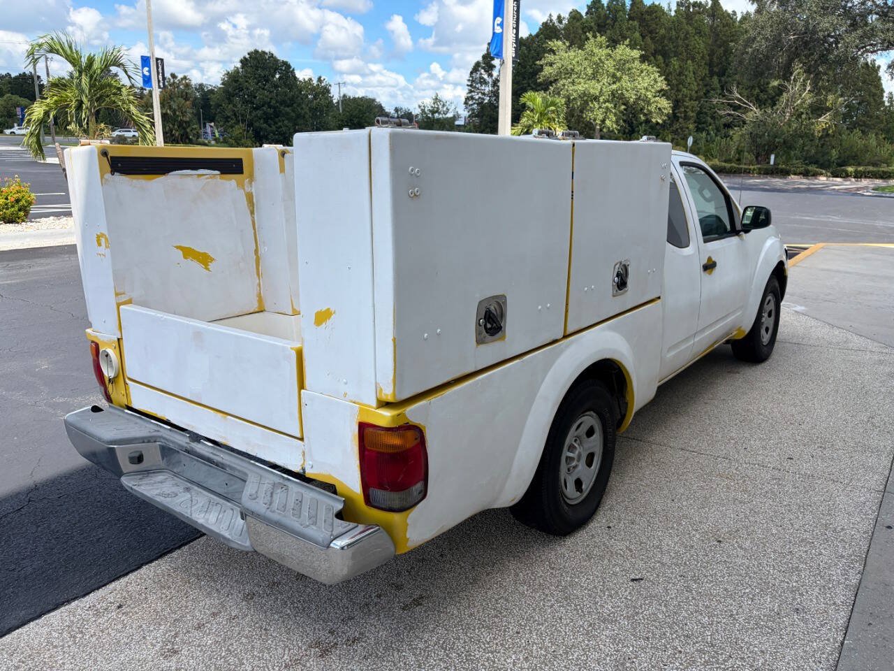Used 2015 Nissan Frontier SV RWD image 4