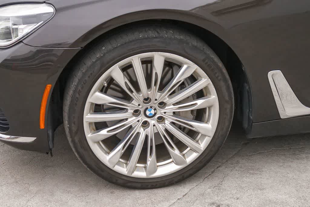 Used 2017 BMW 750i RWD image 5