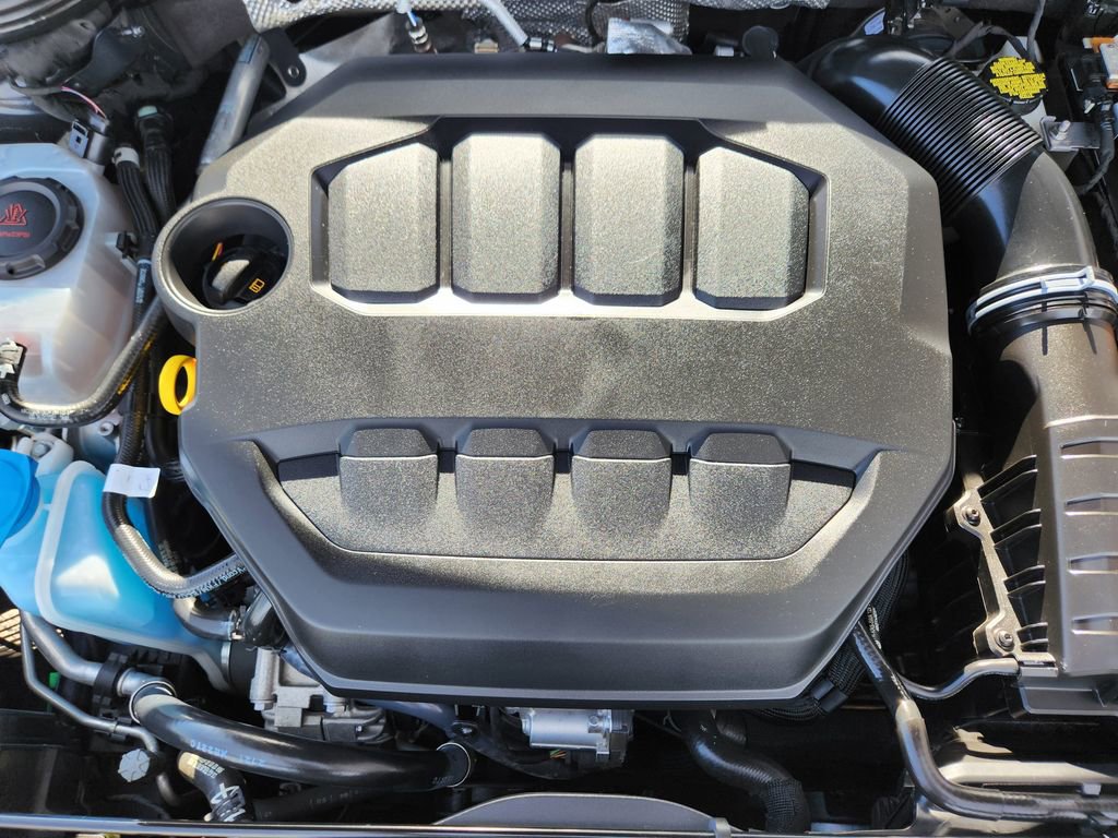 Used 2022 Volkswagen Golf R image 19