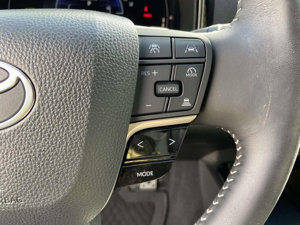 Used 2025 Toyota Camry SE w/ Convenience Package FWD image 34