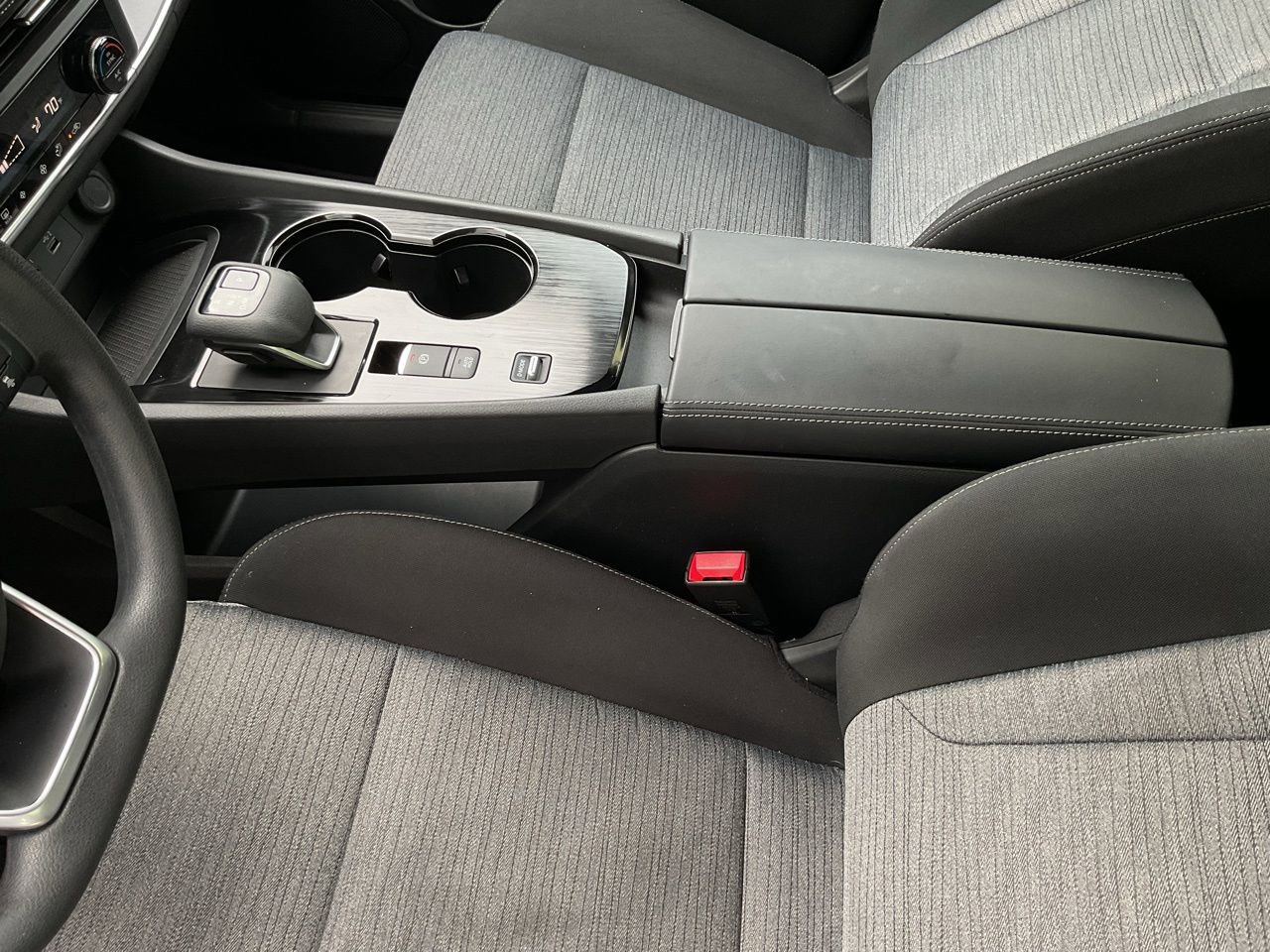 Used 2023 Nissan Rogue SV image 33