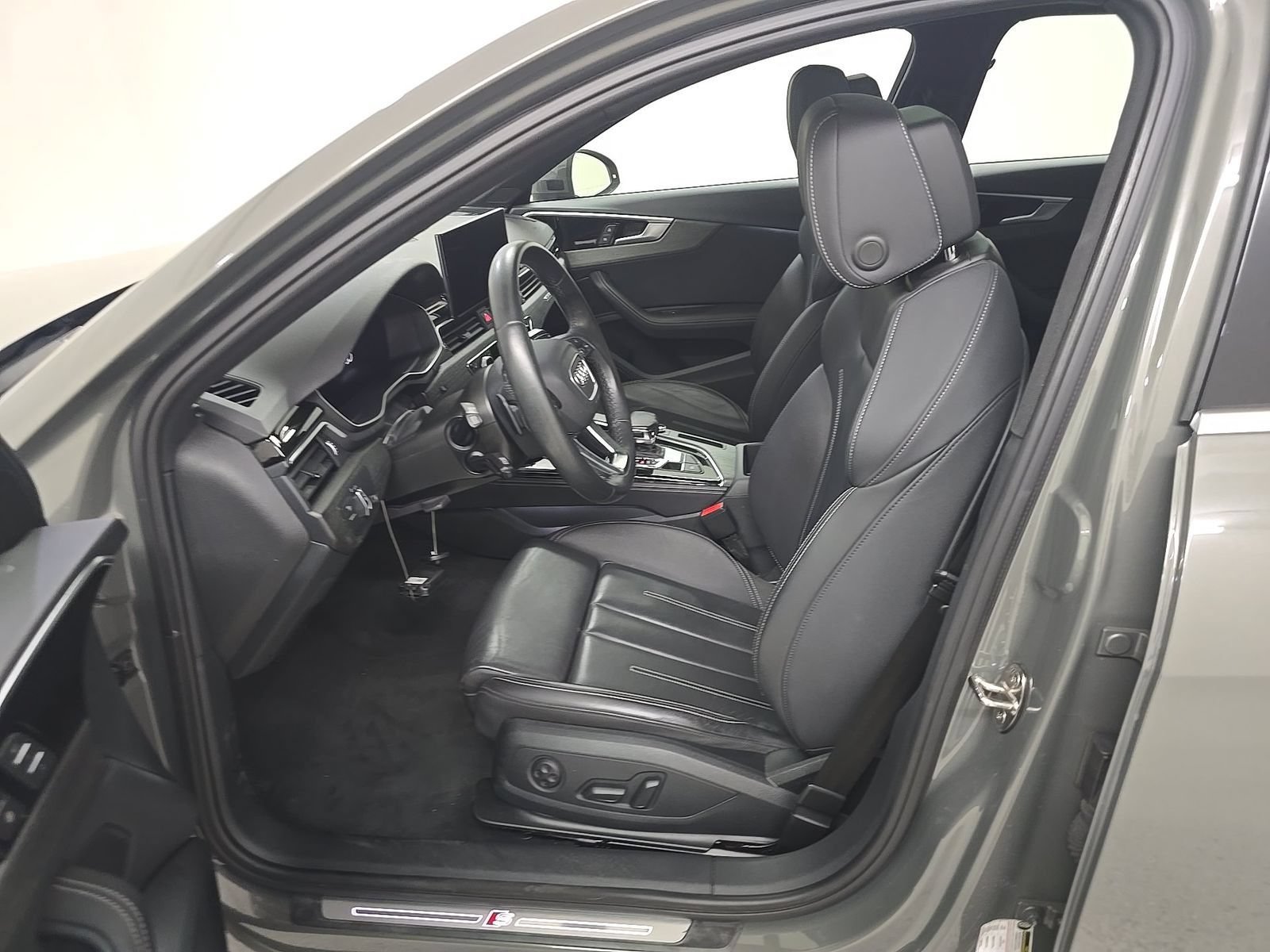Used 2023 Audi A4 2.0T Premium Plus w/ Premium Plus Package AWD/4WD image 6