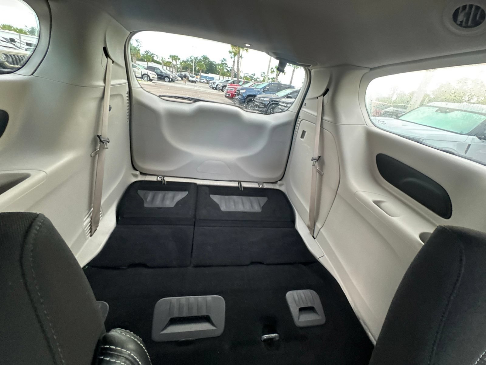 Used 2022 Chrysler Voyager LX FWD image 19