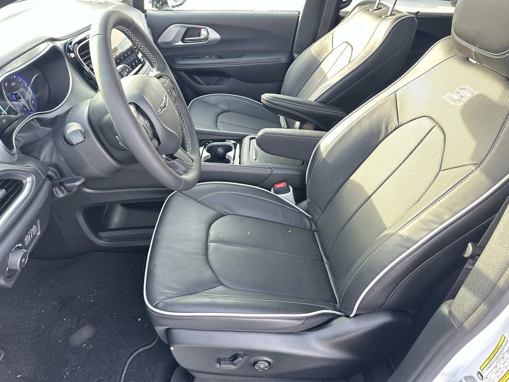 New 2026 Chrysler Pacifica Limited w/ S Appearance Package image 14