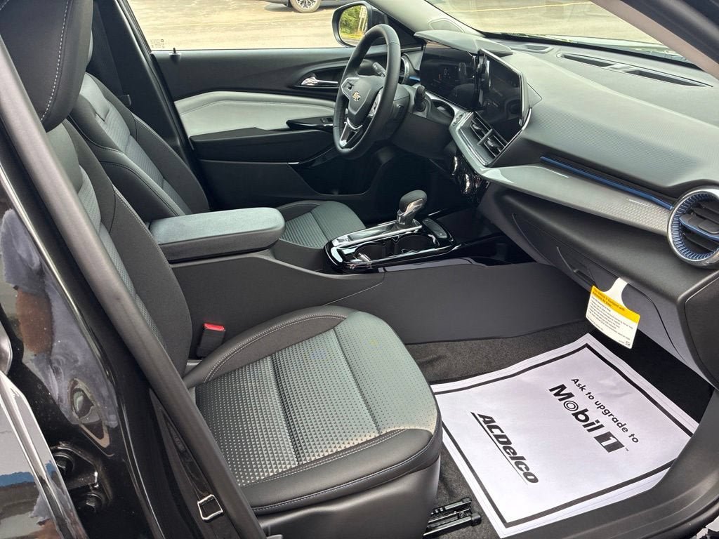 New 2026 Chevrolet Trax LT w/ LT Convenience Package FWD image 29