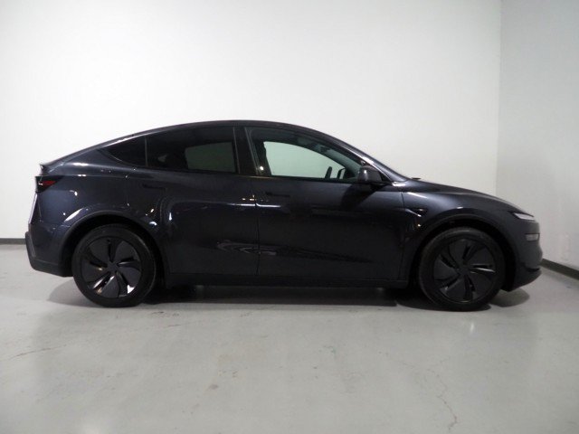 Used 2026 Tesla Model Y Long Range RWD image 6