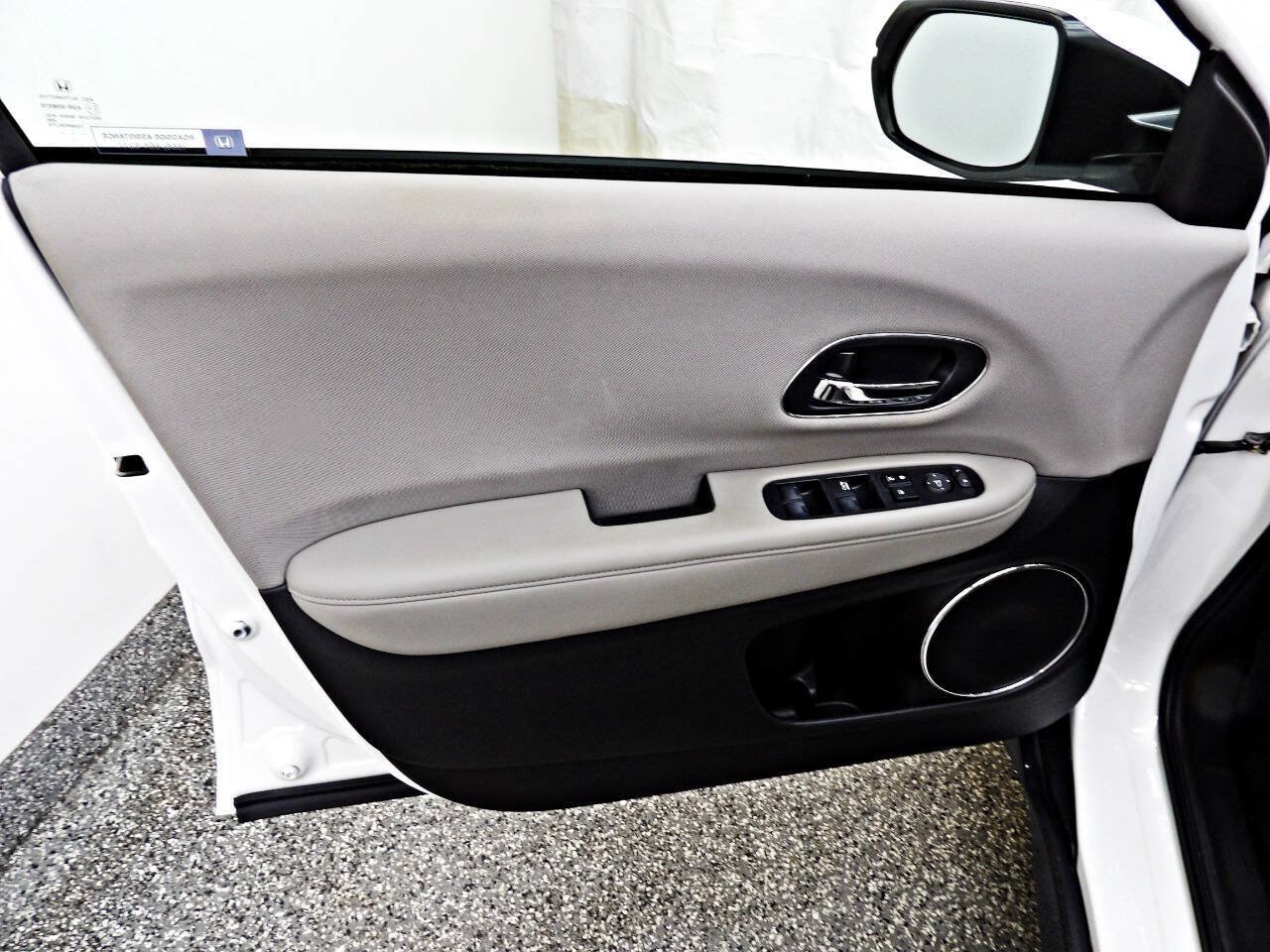 Used 2017 Honda HR-V EX image 7