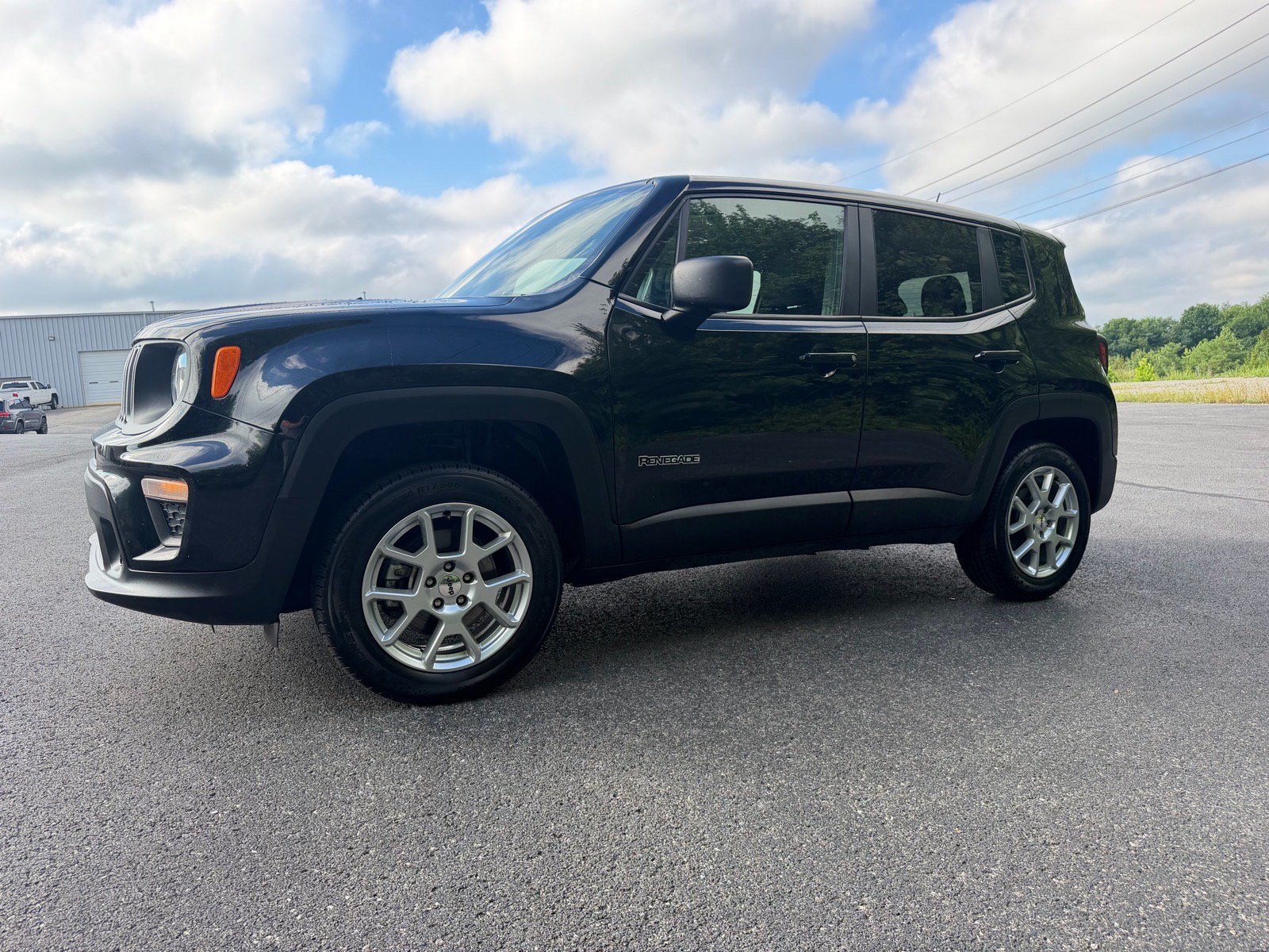 Used 2023 Jeep Renegade Latitude AWD/4WD image 9