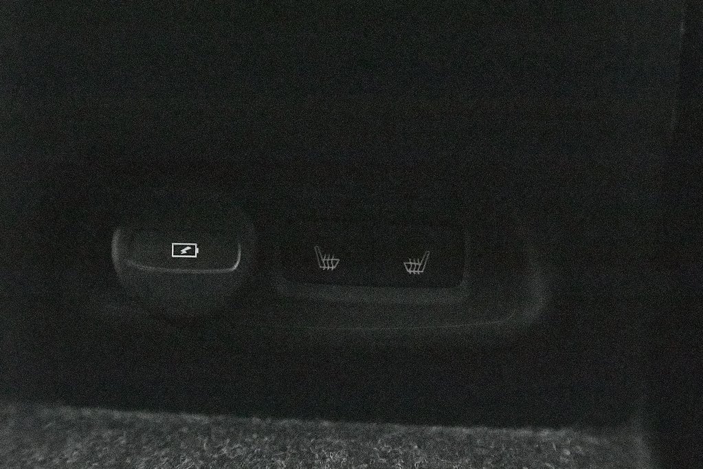 Certified 2023 Volvo XC40 Recharge Ultimate w/ Protection Package Premier image 24