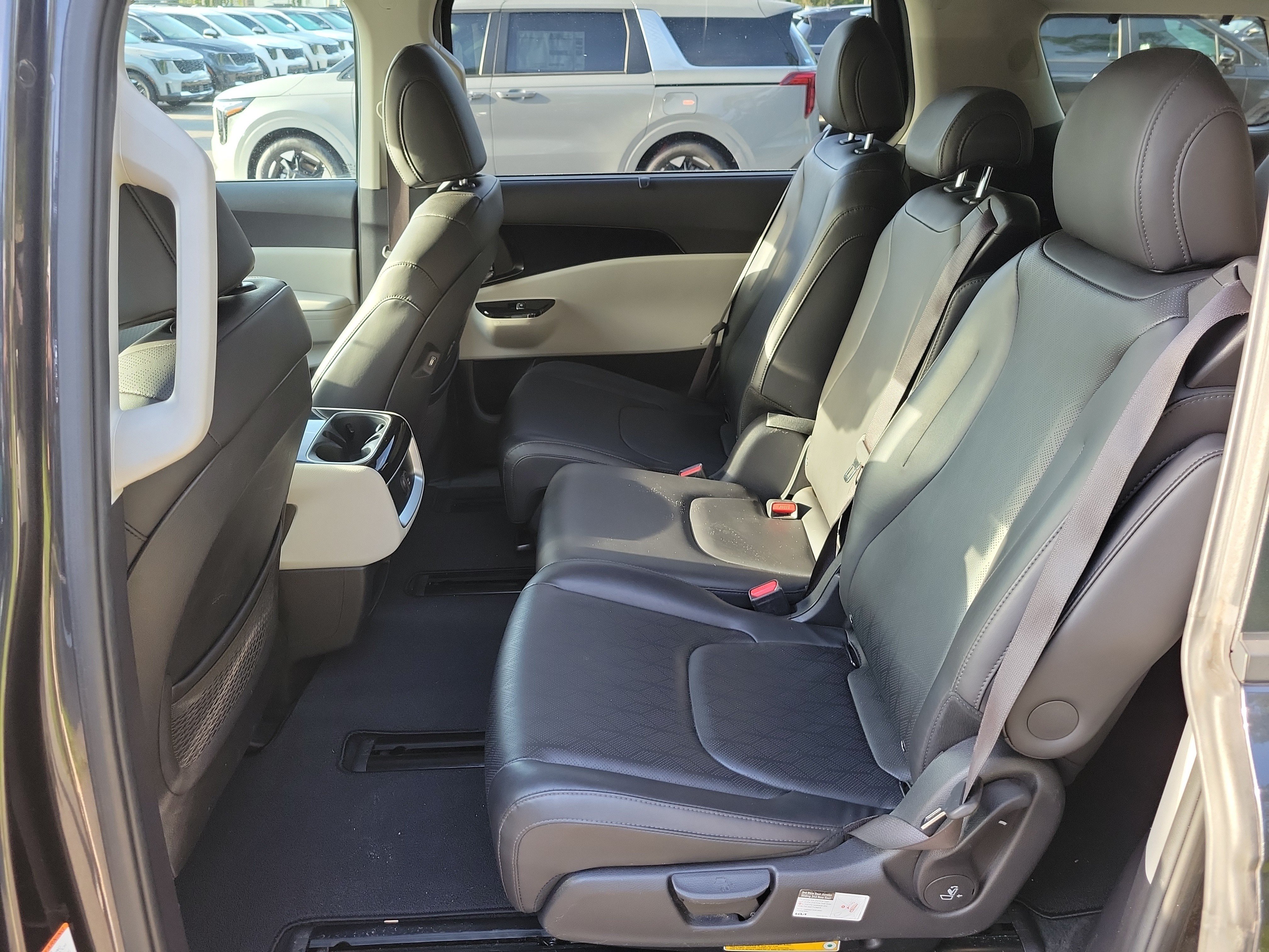 Used 2022 Kia Carnival EX FWD image 15