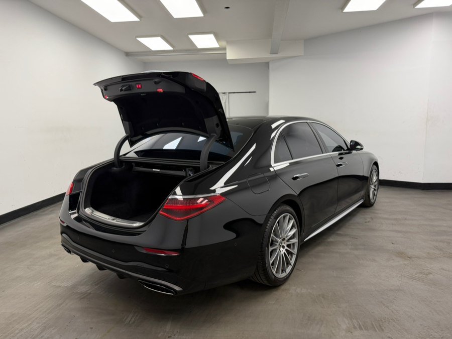 Used 2022 Mercedes-Benz S 580 4MATIC Sedan w/ AMG Line Package image 90