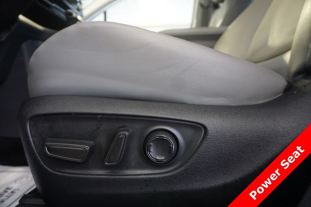 Used 2024 Toyota Sienna XLE w/ XLE Plus Package AWD/4WD image 7