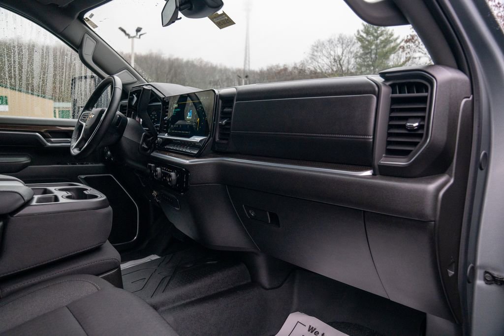 Used 2025 Chevrolet Silverado 2500 LT w/ Convenience Package image 12