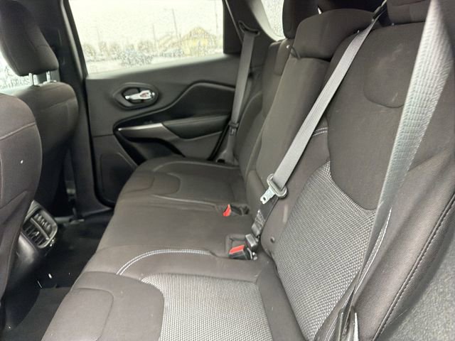 Used 2019 Jeep Cherokee Latitude w/ Popular Appearance Group image 13