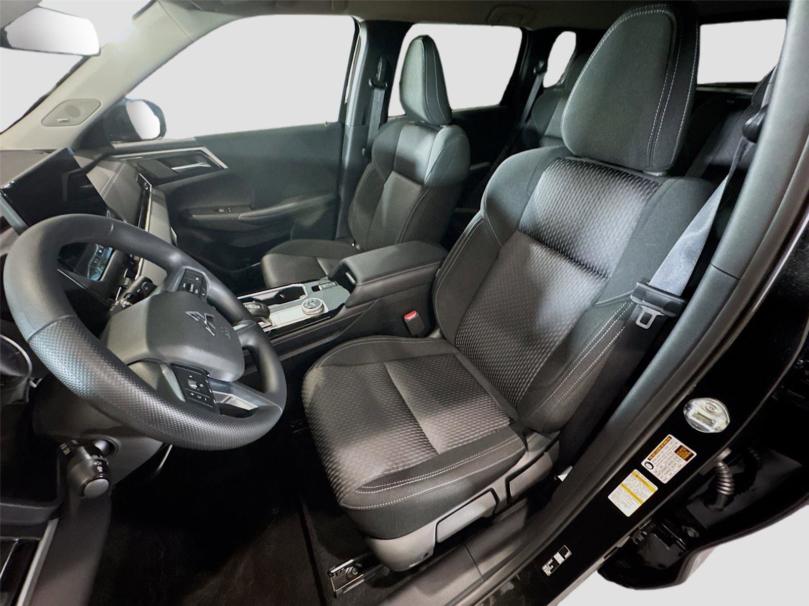 New 2026 Mitsubishi Outlander ES image 2