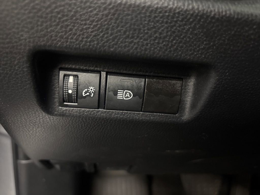 Used 2023 Toyota RAV4 LE AWD/4WD image 18