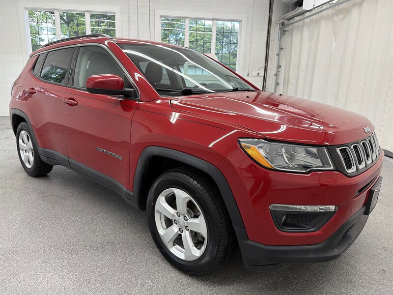 Used 2019 Jeep Compass Latitude w/ Cold Weather Group FWD image 3