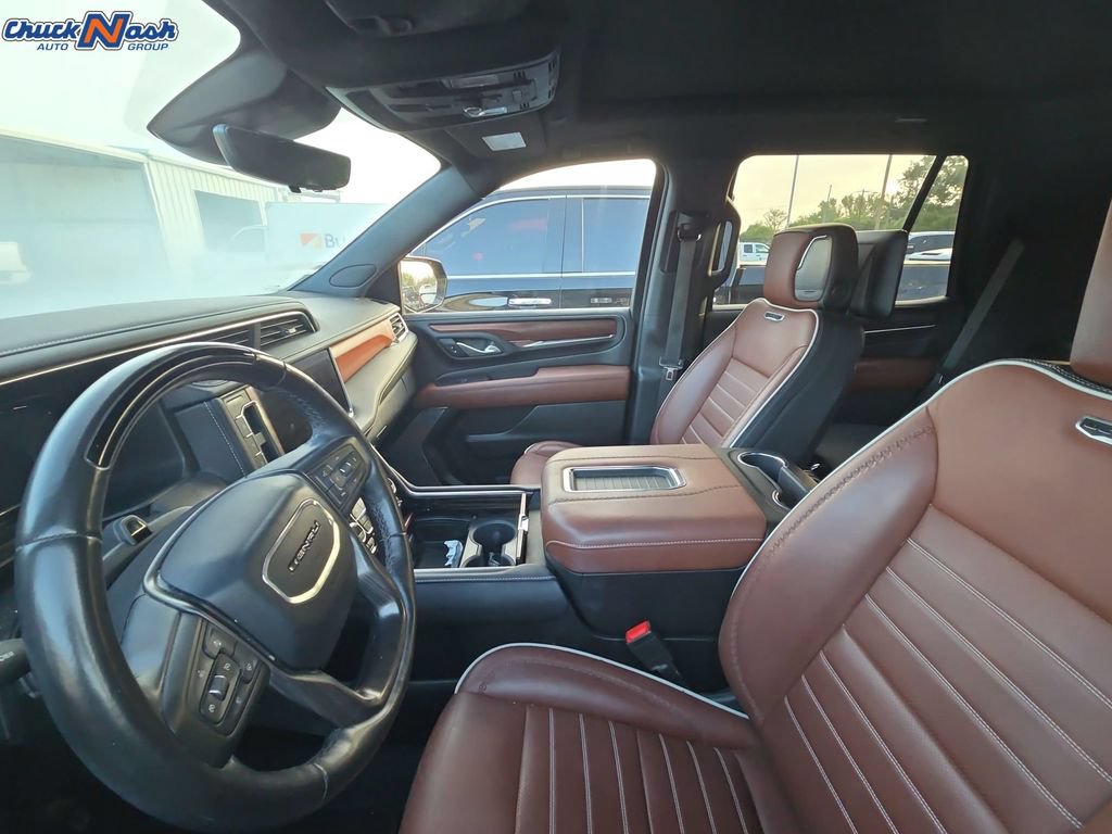 Used 2023 GMC Yukon Denali Ultimate AWD/4WD image 9