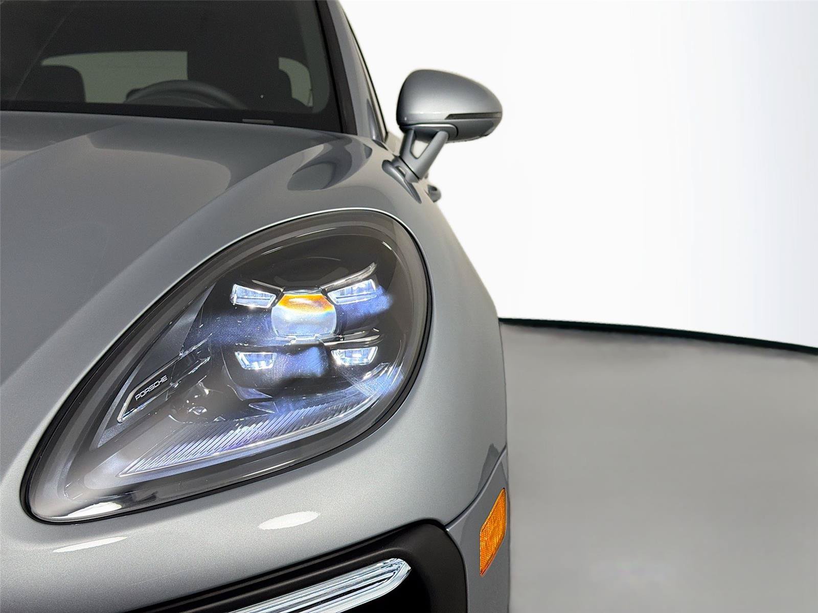 Certified 2026 Porsche Macan Turbo AWD/4WD image 15