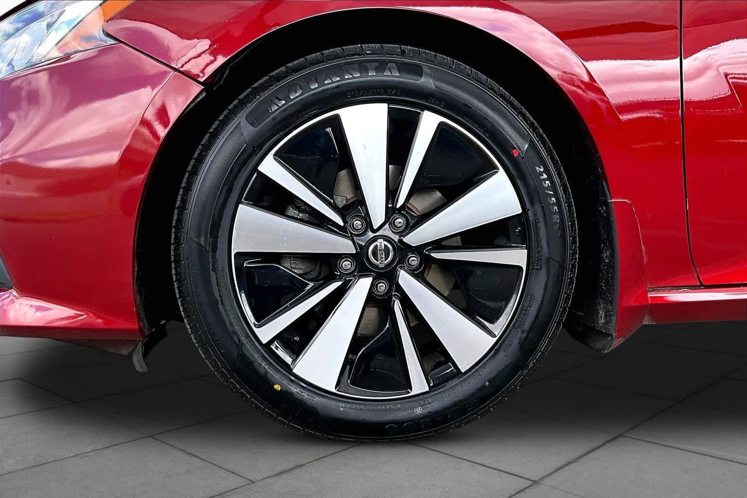 Certified 2022 Nissan Altima 2.5 SV w/ SV Premium Package FWD image 11