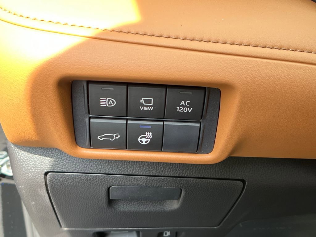 New 2026 Toyota Highlander Platinum image 28