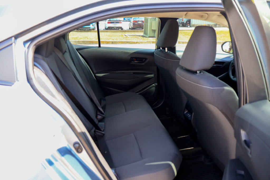 Used 2025 Toyota Corolla LE w/ Convenience Package FWD image 12