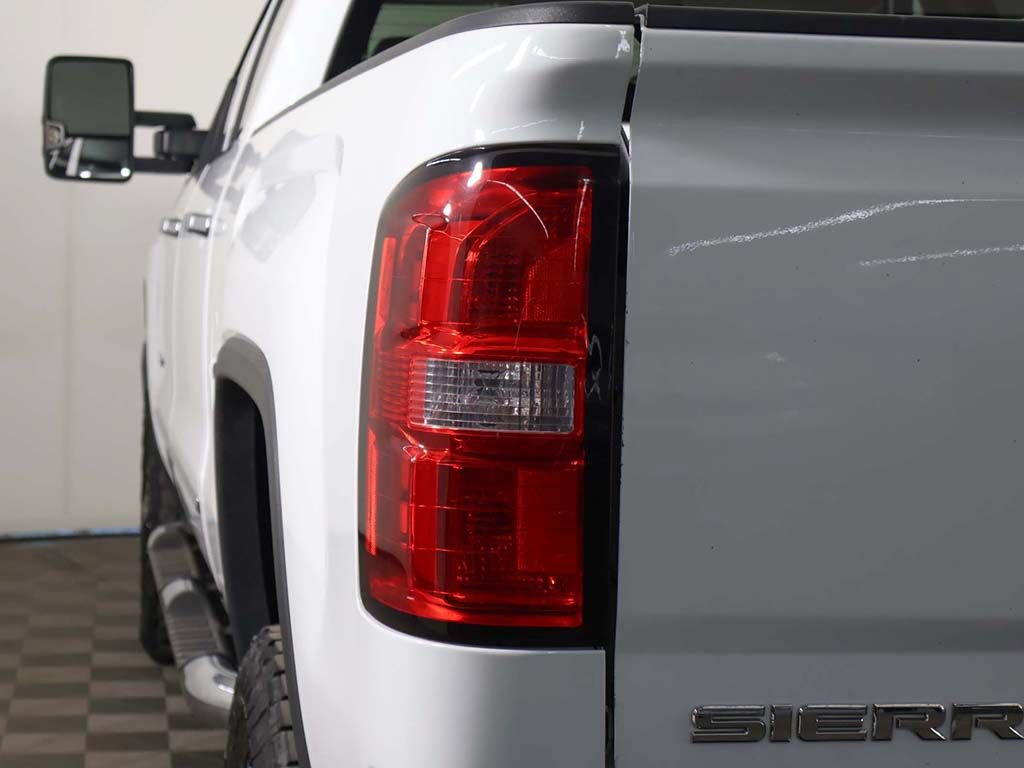 Used 2019 GMC Sierra 2500 SLT w/ Duramax Plus Package AWD/4WD image 14