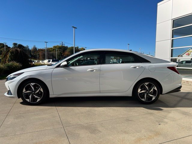 Used 2023 Hyundai Elantra Limited w/ Cargo Package FWD image 6