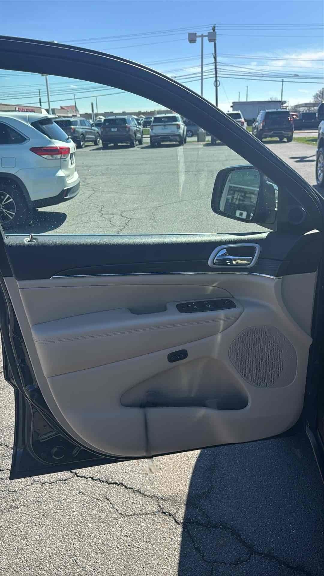 Used 2020 Jeep Grand Cherokee Limited w/ Luxury Group II image 19