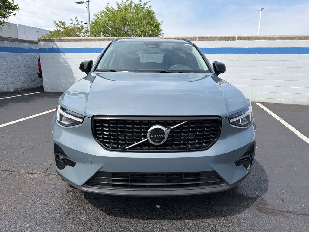 Used 2023 Volvo XC40 B5 Plus w/ Driver Assist Package AWD/4WD image 8