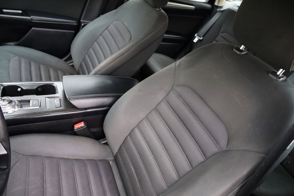 Used 2017 Ford Fusion SE w/ Fusion SE Technology Package image 13