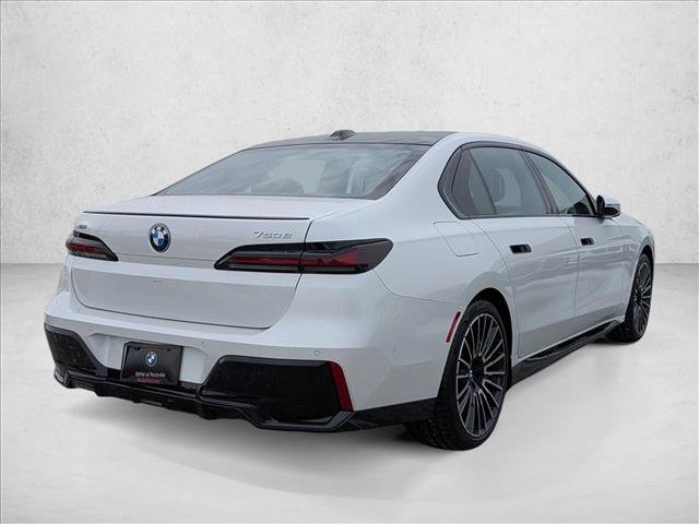 New 2026 BMW 750e xDrive image 2