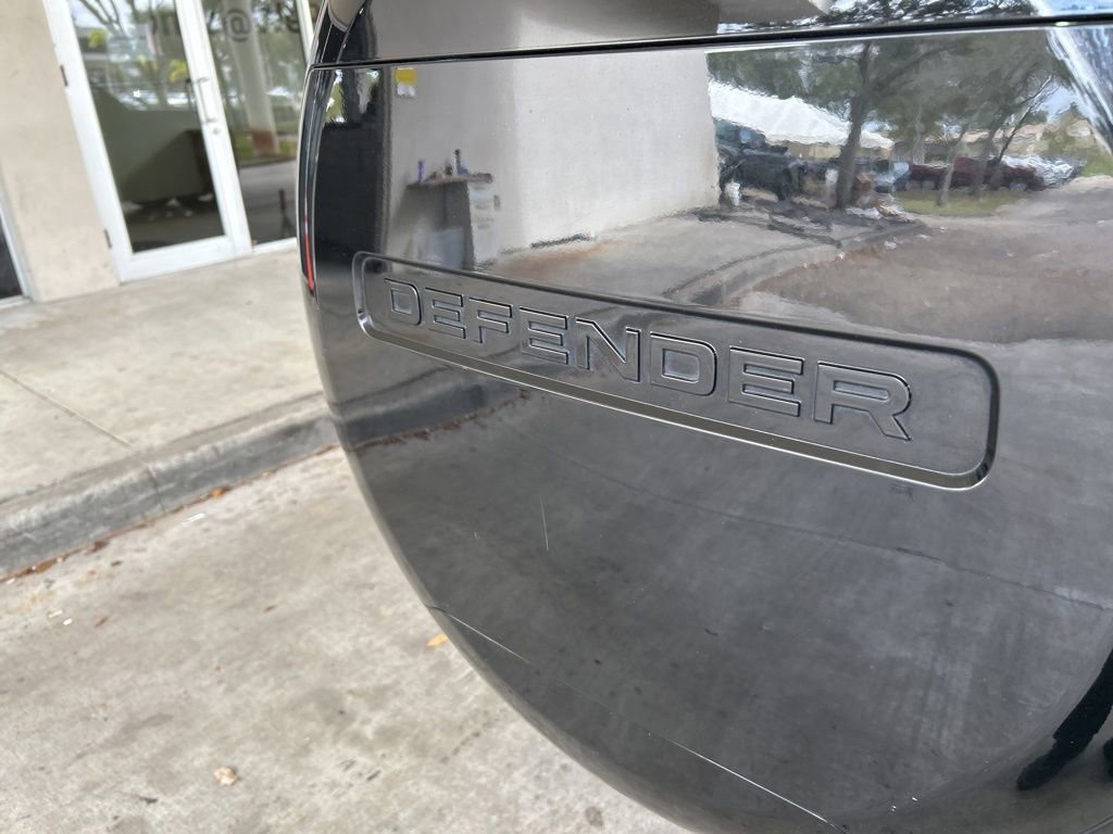 Used 2024 Land Rover Defender 130 X-Dynamic SE image 20