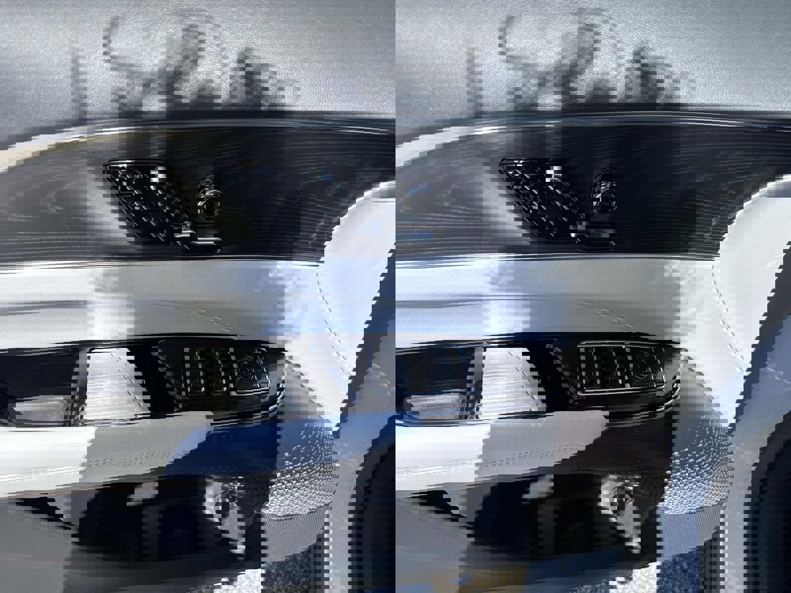 New 2026 Cadillac Lyriq Luxury w/ LPO, Floor Liner Package image 18