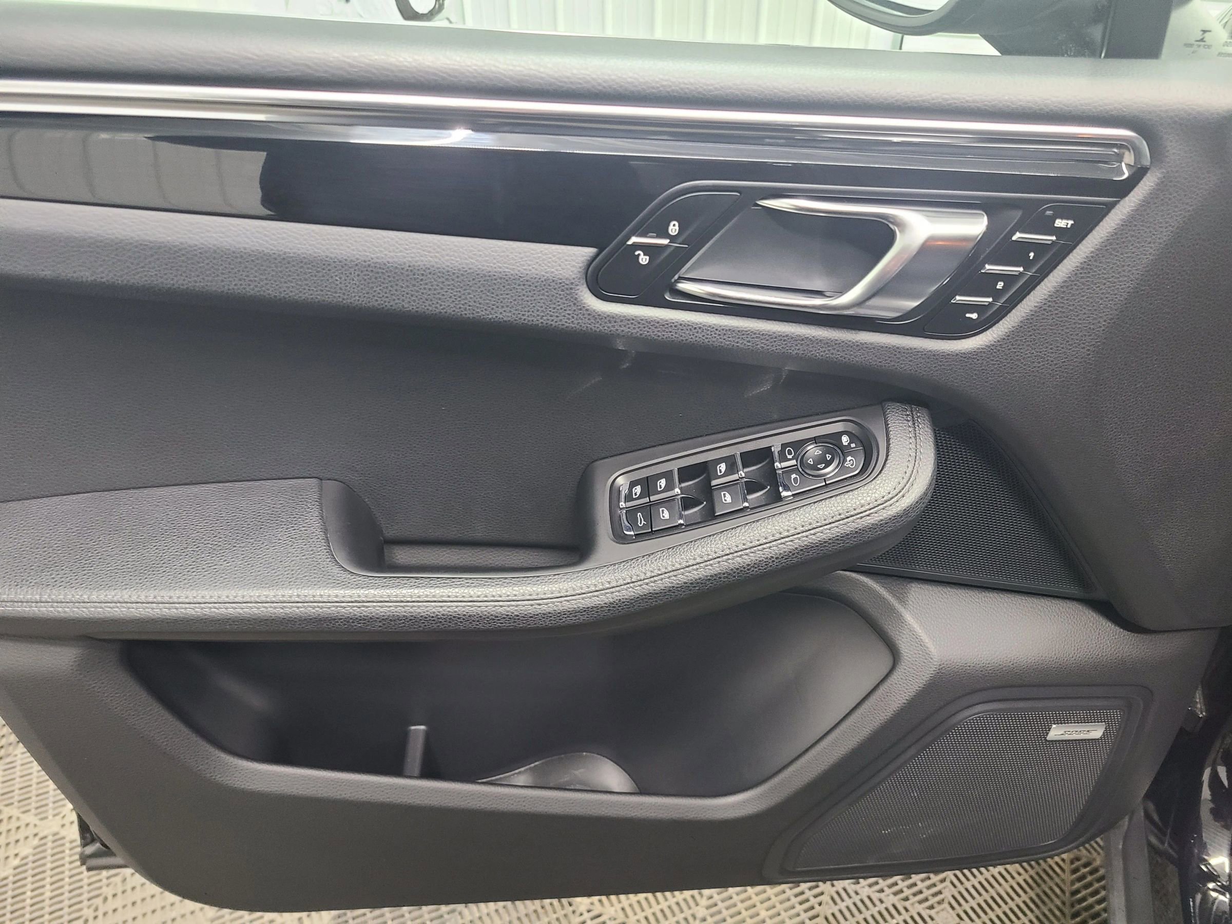 Used 2015 Porsche Macan S w/ Premium Package Plus image 22