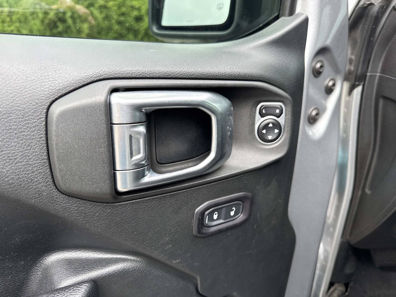 Used 2018 Jeep Wrangler Unlimited Sport S AWD/4WD image 18
