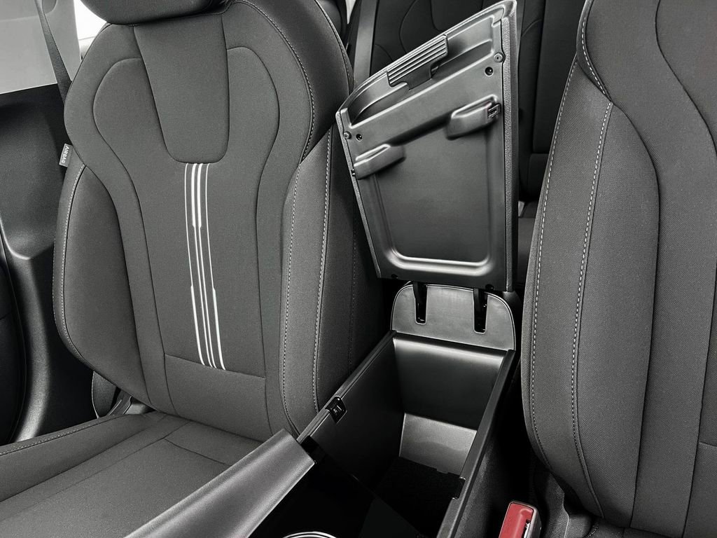 New 2025 Hyundai Elantra SEL image 18