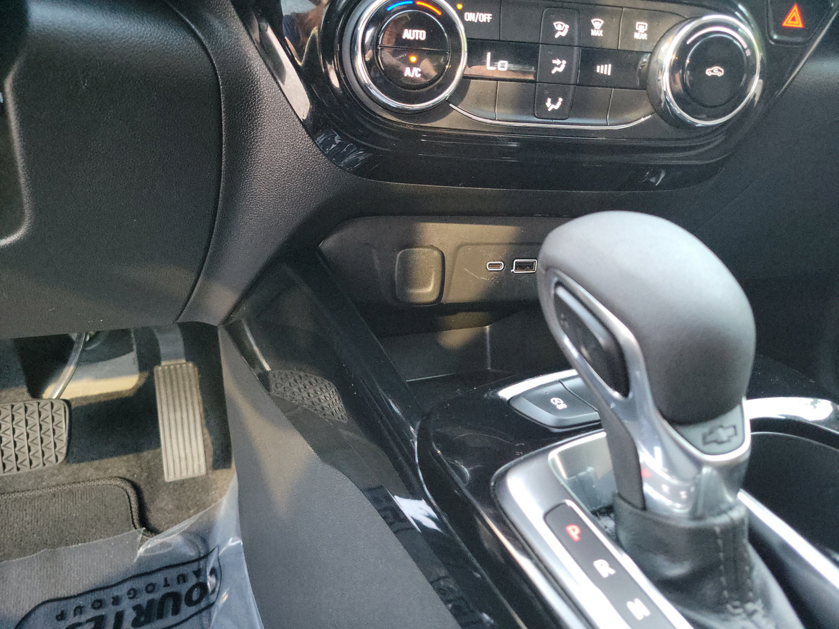 Used 2025 Chevrolet Trax LT FWD image 24