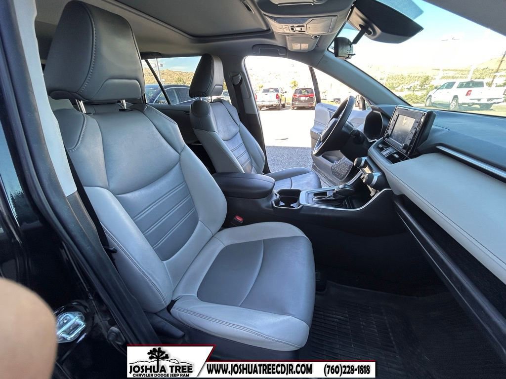 Used 2021 Toyota RAV4 XLE Premium image 23