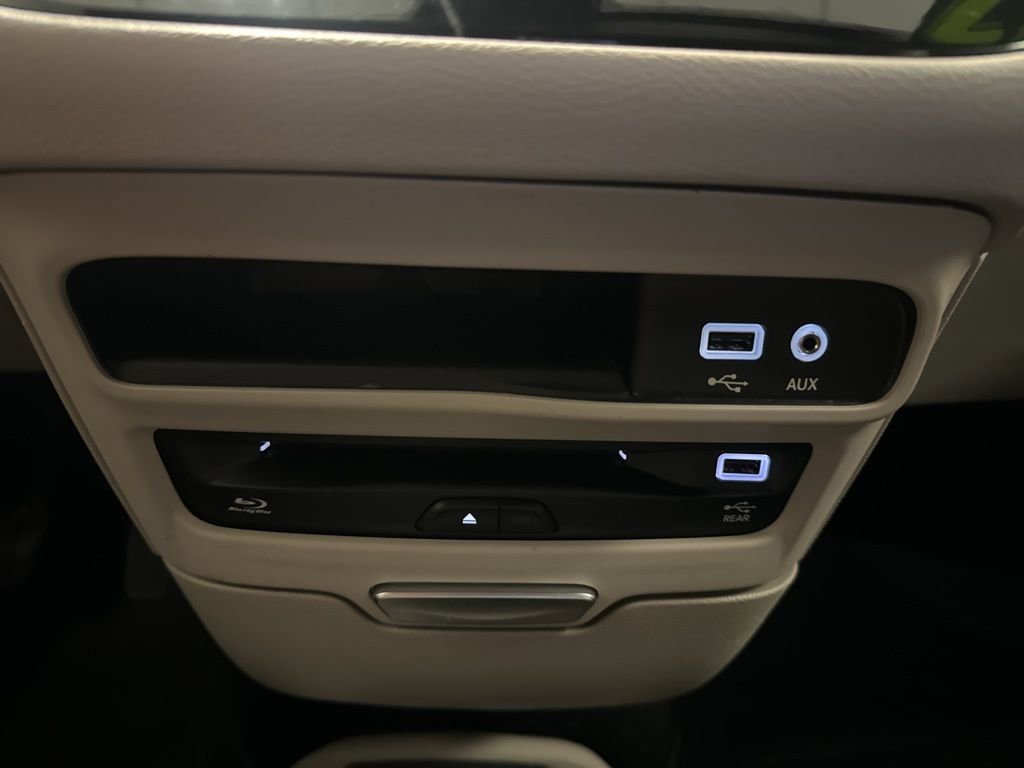 Used 2017 Chrysler Pacifica Touring-L Plus FWD image 29