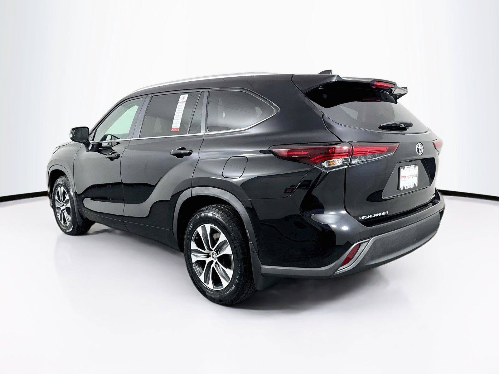 Certified 2026 Toyota Highlander XLE AWD/4WD image 13