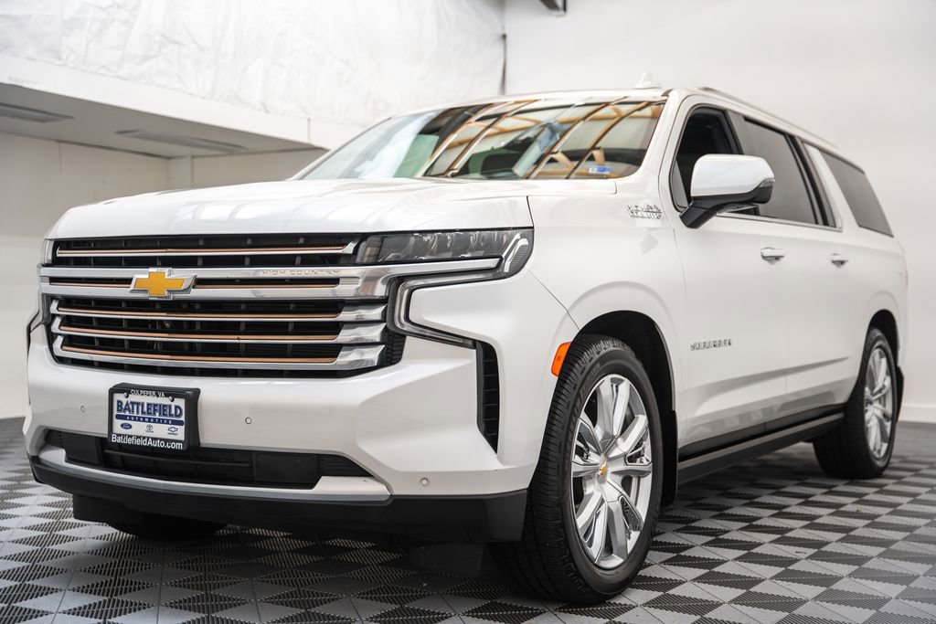 Used 2024 Chevrolet Suburban High Country AWD/4WD image 3