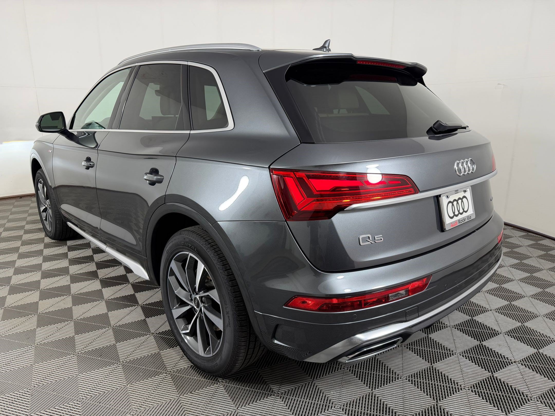 Certified 2022 Audi Q5 2.0T Premium Plus w/ Premium Plus Package AWD/4WD image 3