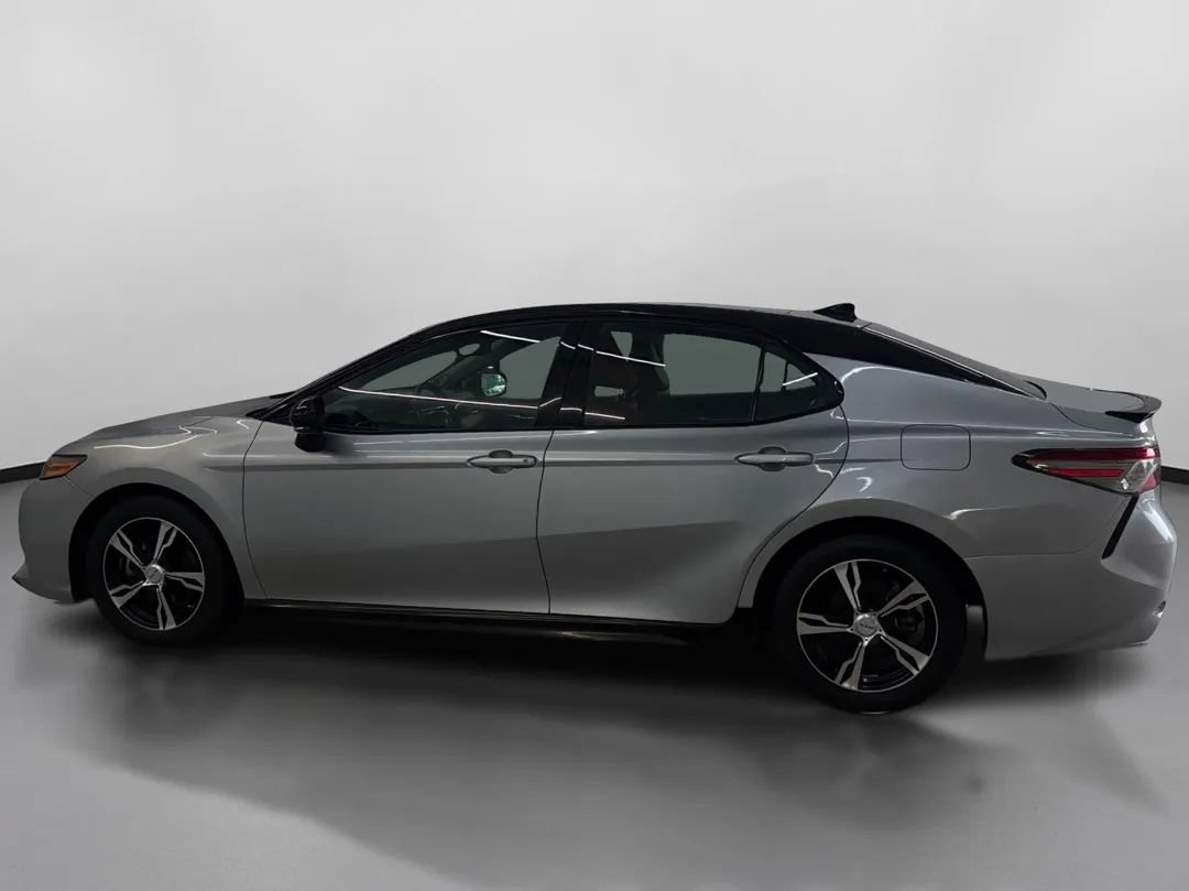 Used 2018 Toyota Camry XSE FWD image 5