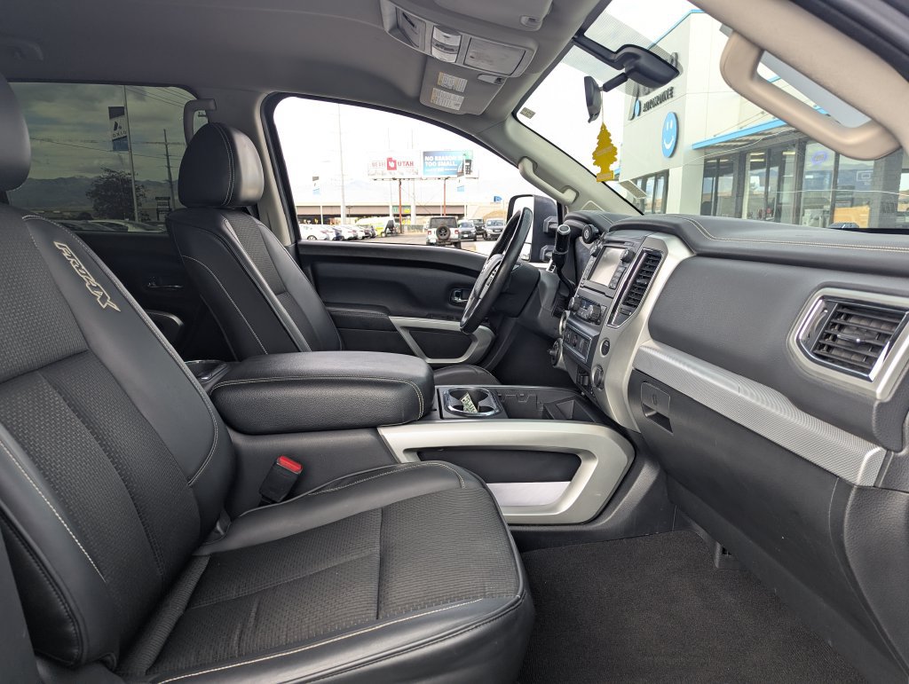 Used 2017 Nissan Titan PRO-4X AWD/4WD image 35