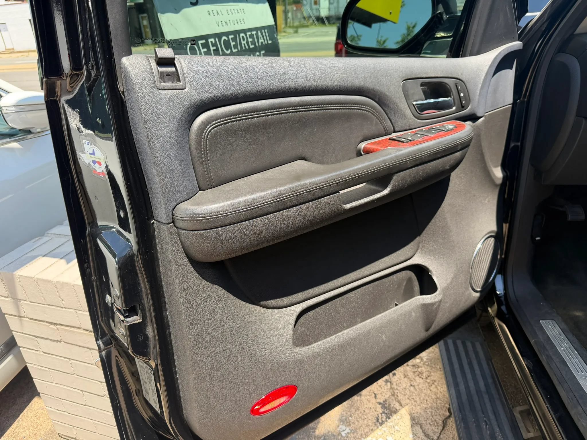 Used 2009 Cadillac Escalade AWD image 21