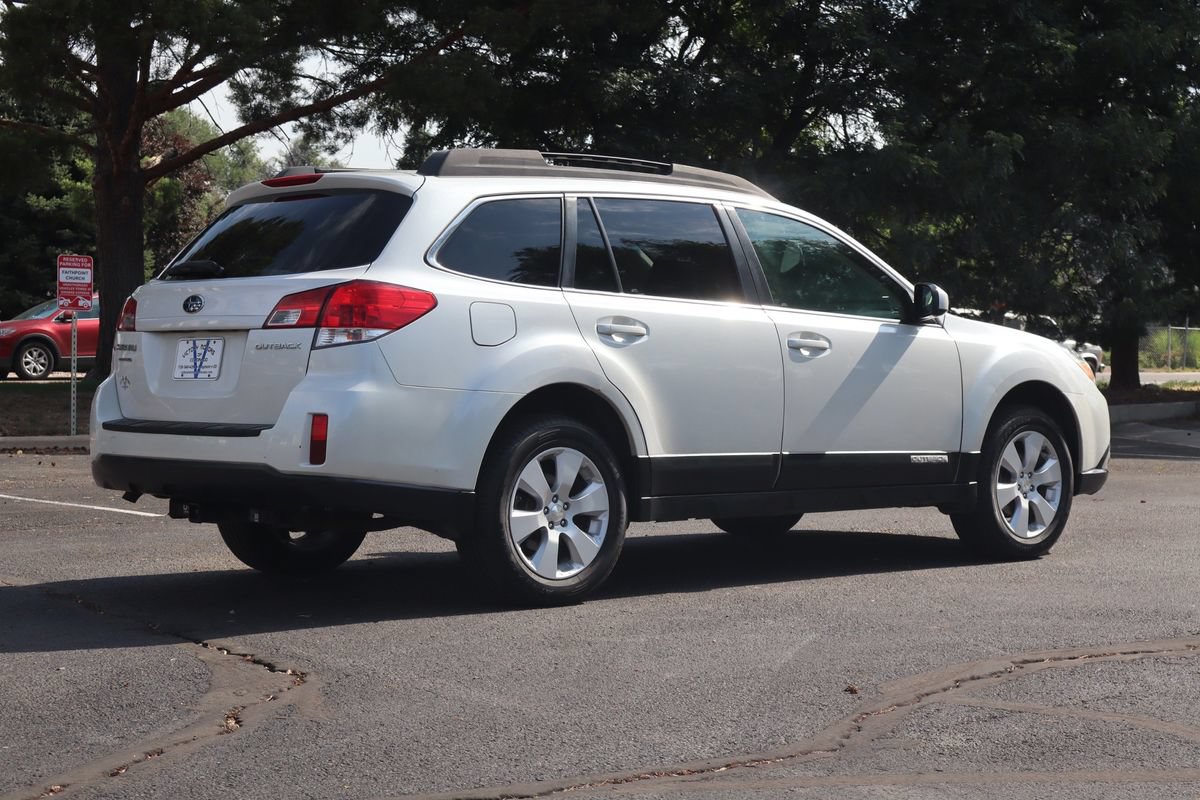 Used 2010 Subaru Outback 2.5i Premium AWD/4WD image 5